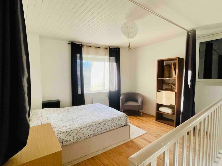 Agreable Maison De Village Avec Balcon Roiffieux Extérieur photo