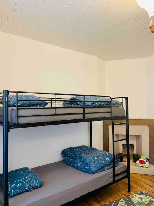 Agreable Maison De Village Avec Balcon Roiffieux Extérieur photo