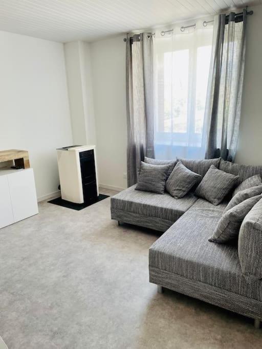 Agreable Maison De Village Avec Balcon Roiffieux Extérieur photo