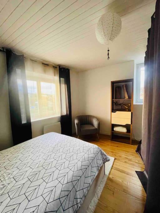 Agreable Maison De Village Avec Balcon Roiffieux Extérieur photo